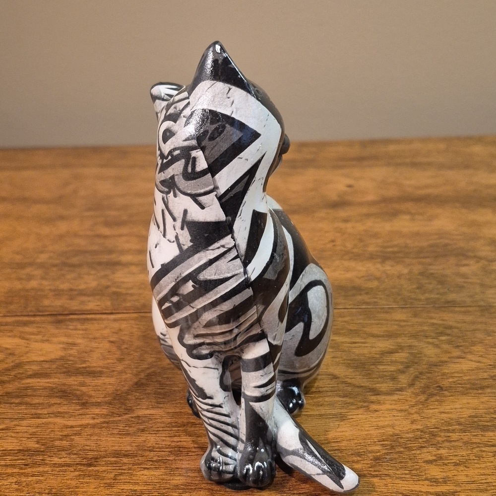 MONOCHROME Black And White Graffiti Inspired Resin Cat Figurine - Picture 5 of 13